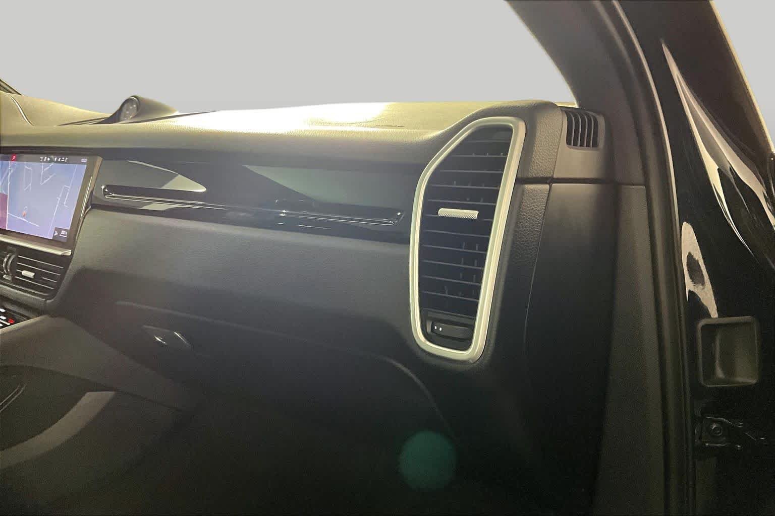 Used 2020 Moonlight Blue Metallic Porsche  image 17