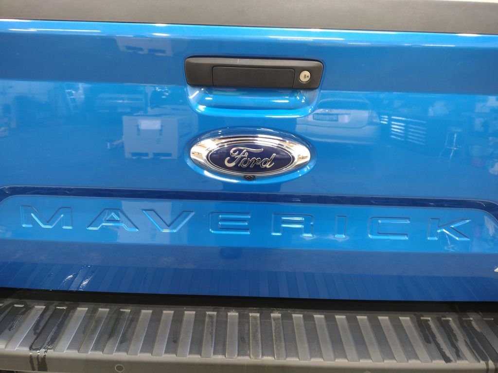 Used 2022 Blue Metallic Ford Lariat image 17