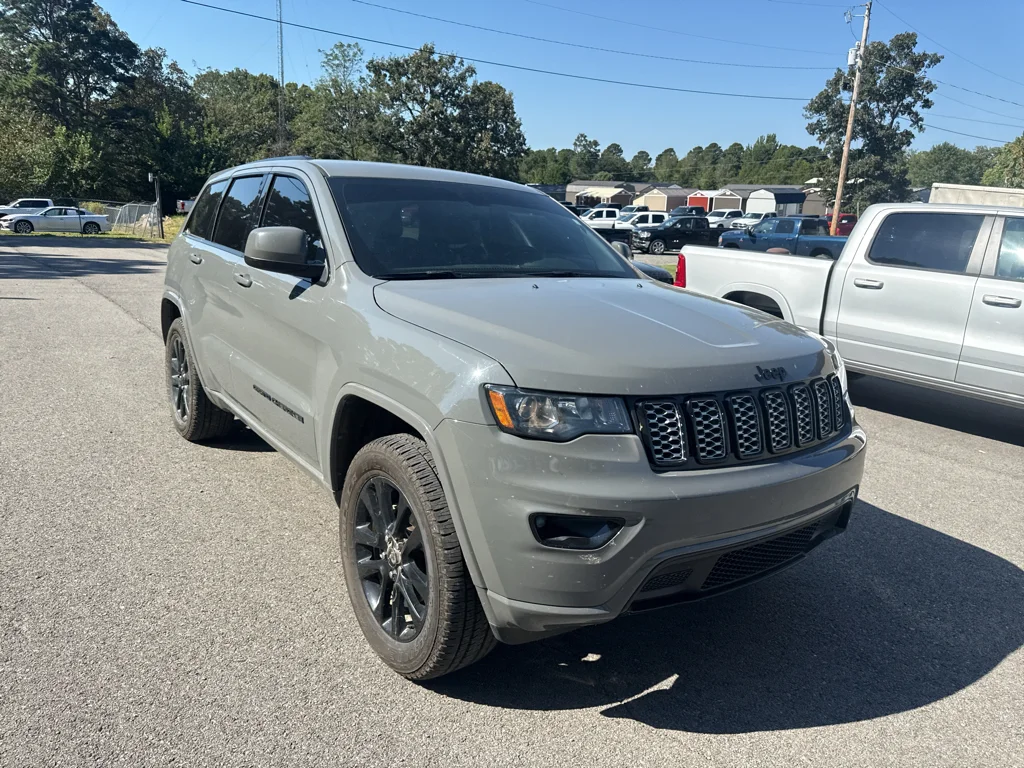 Used 2020 Sting-Gray Clearcoat Jeep Altitude image 2