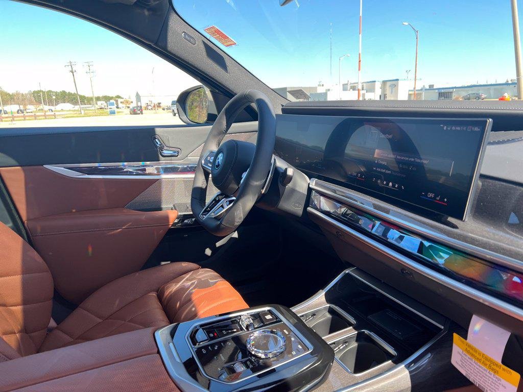 New 2026 Dravit Grey Metallic BMW 750e xDrive image 30