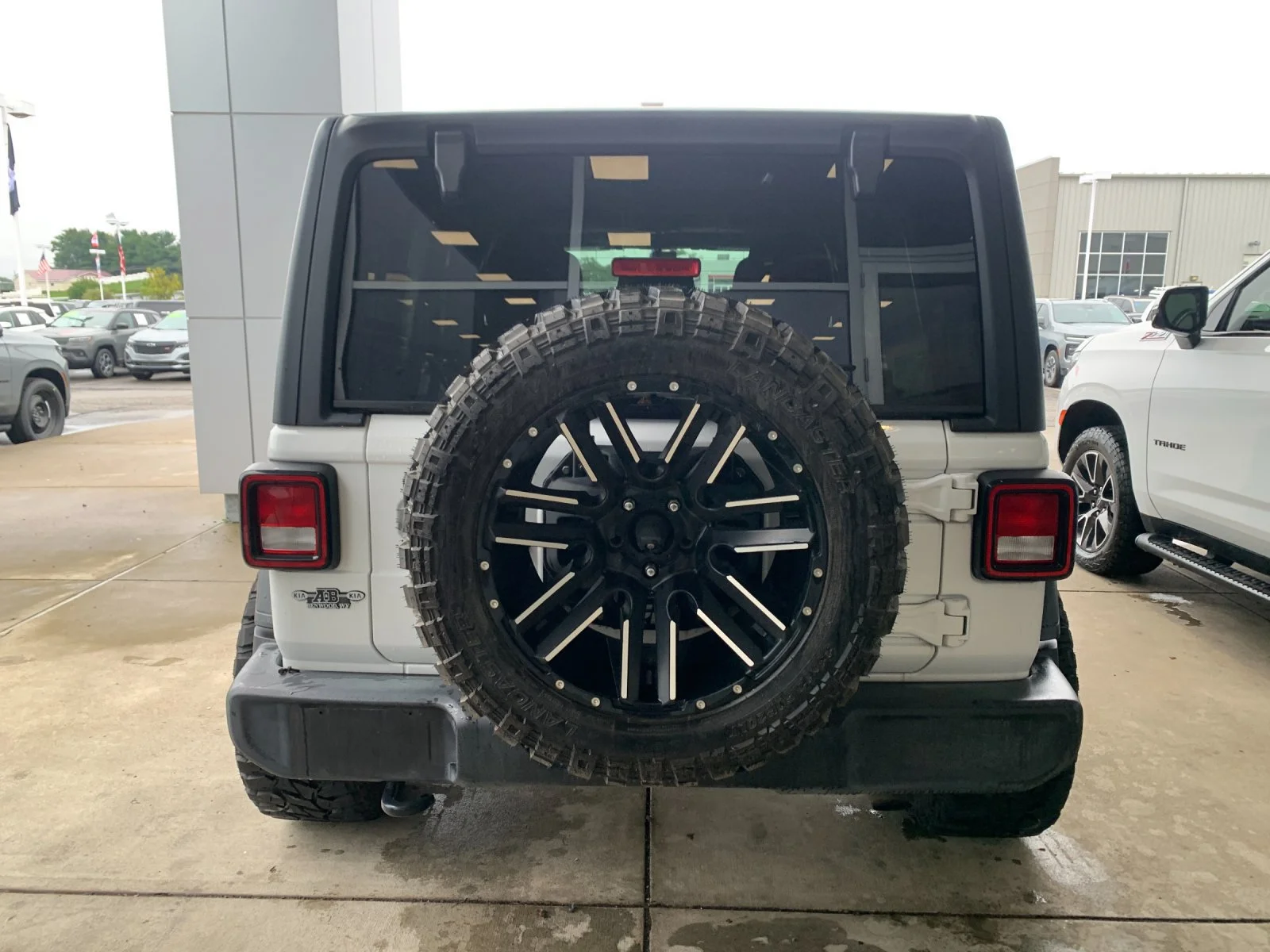Used 2019 White Jeep Sport S 4x4 image 3