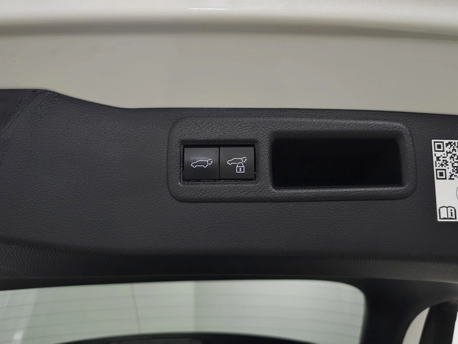 Used 2022 White Toyota LE image 9