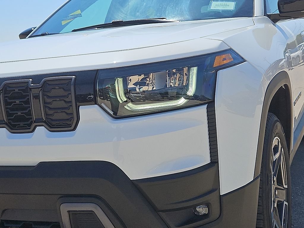 New 2026 Bright White Clear-Coat Exterior Paint Jeep Limited image 8