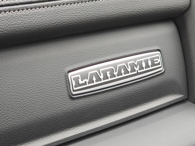 New 2026 Diamond Black Crystal Pearl-Coat Exterior Paint RAM Laramie image 32