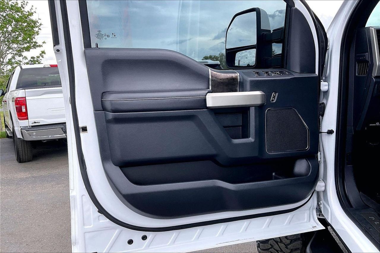 Used 2022 OXFORD WHITE Ford LARIAT image 23