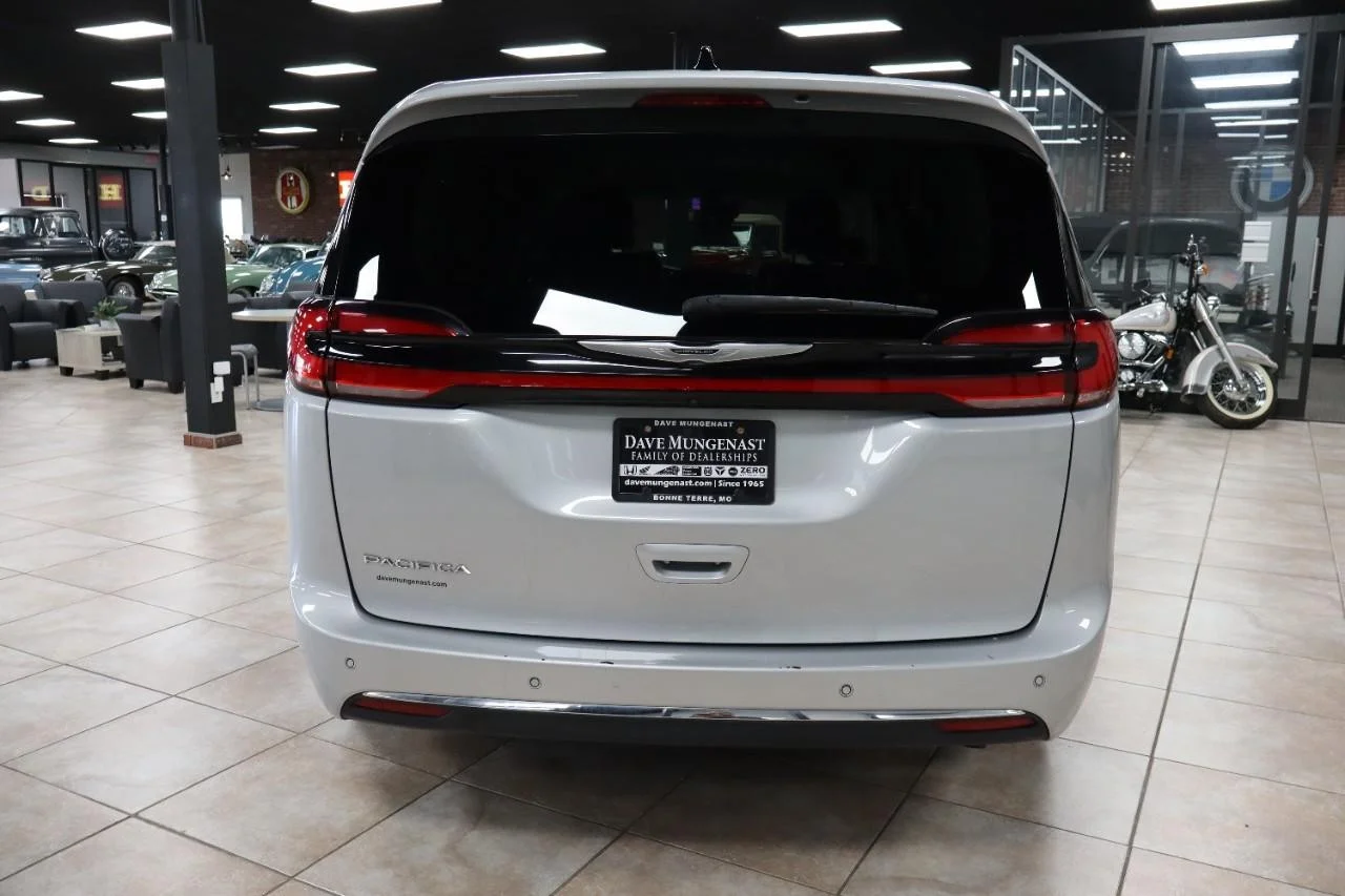 Used 2024 Silver Mist Clear Coat Chrysler Touring L image 4