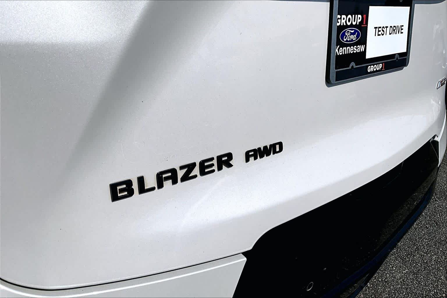 Used 2020 Iridescent Pearl Tricoat Chevrolet RS image 31