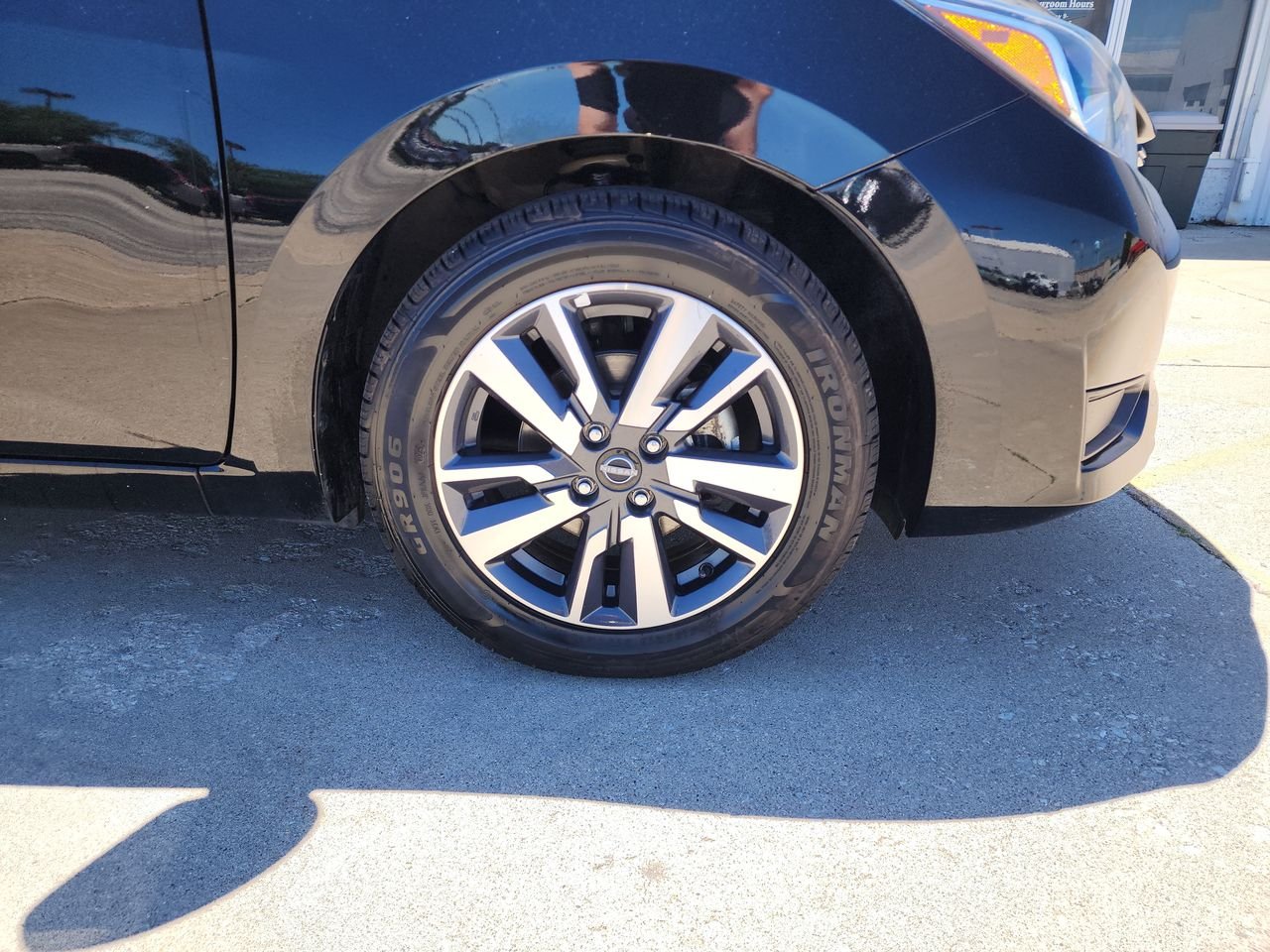 Used 2023  Nissan SV image 10