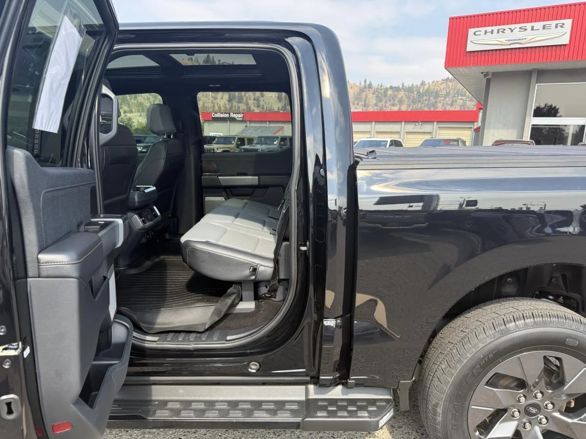 Used 2022 Black Ford Lariat image 16