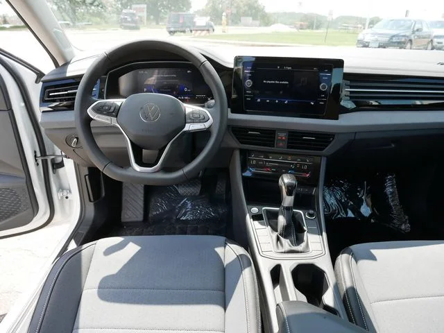 2025 Volkswagen Jetta SE - Photo 9
