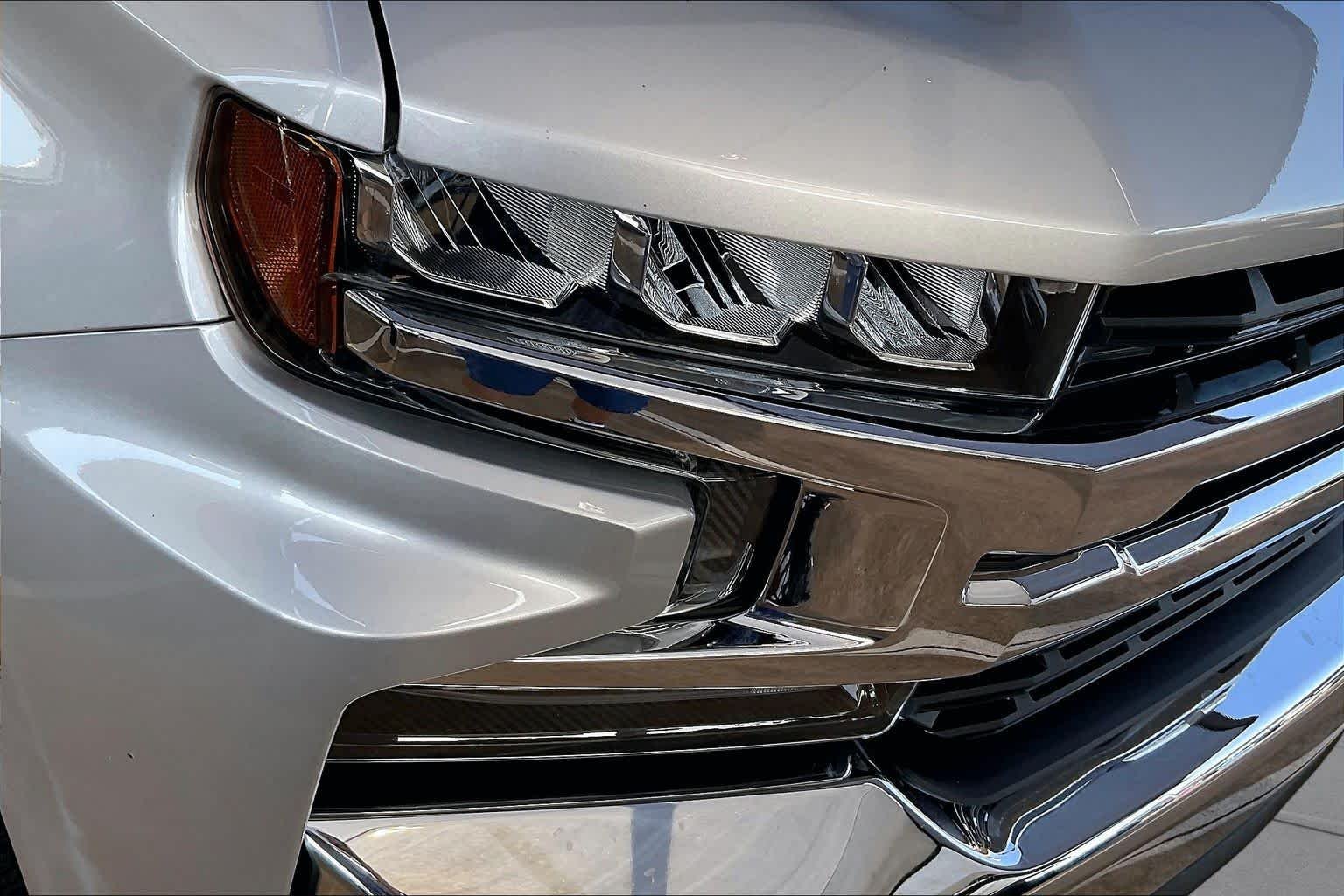 Used 2019 Silver Ice Metallic Chevrolet LT image 26