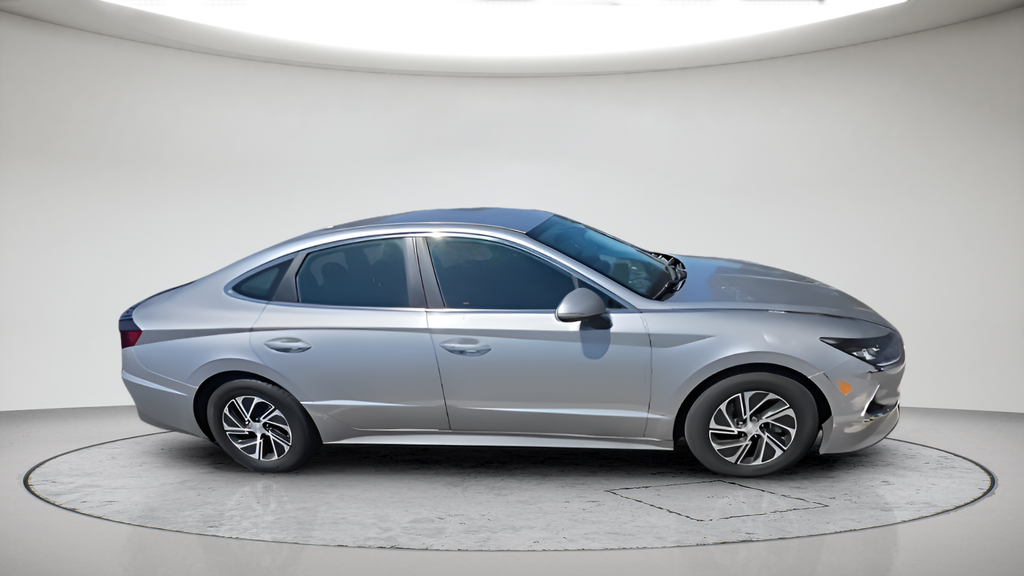 Used 2021 Silver Hyundai Blue image 2