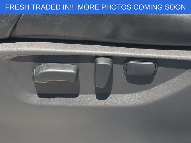 Used 2023 White INFINITI LUXE image 17