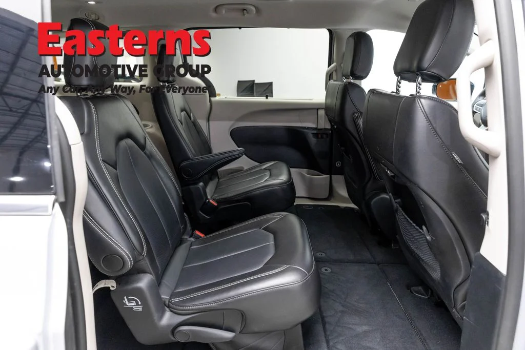 Used 2024 Silver Chrysler Touring L image 25