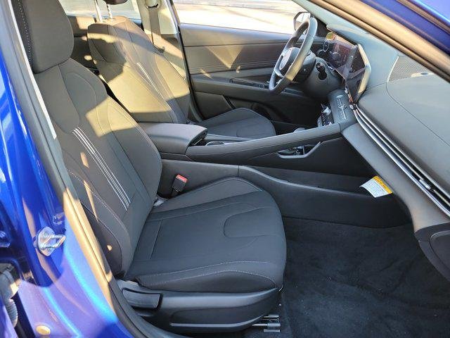 2025 Hyundai Elantra SEL - Photo 16