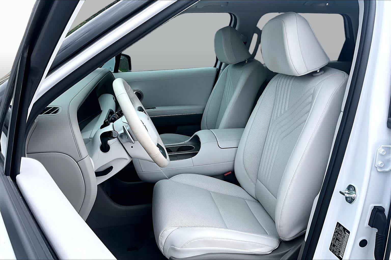 Used 2026 Creamy White Pearl Hyundai Blue SEL Premium 7P image 8