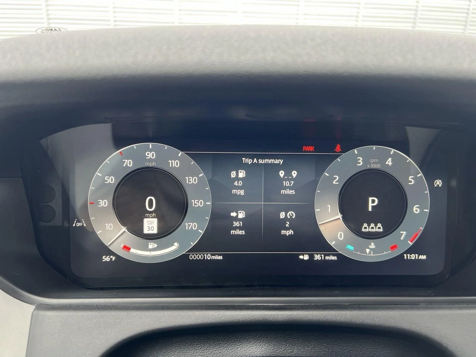 New 2025 Charente Grey Premium Metallic Land Rover Dynamic SE image 12