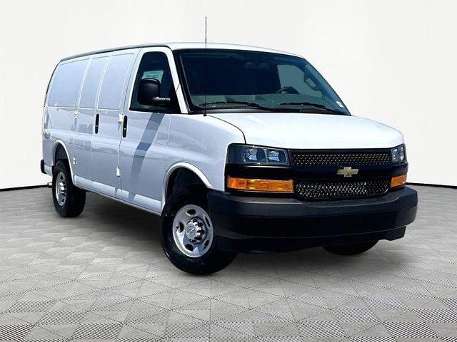 2026 Chevrolet Express 2500 Work Van HD's photo