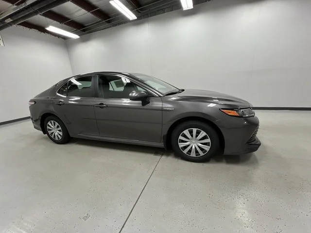 2020 Toyota Camry LE - Photo 9