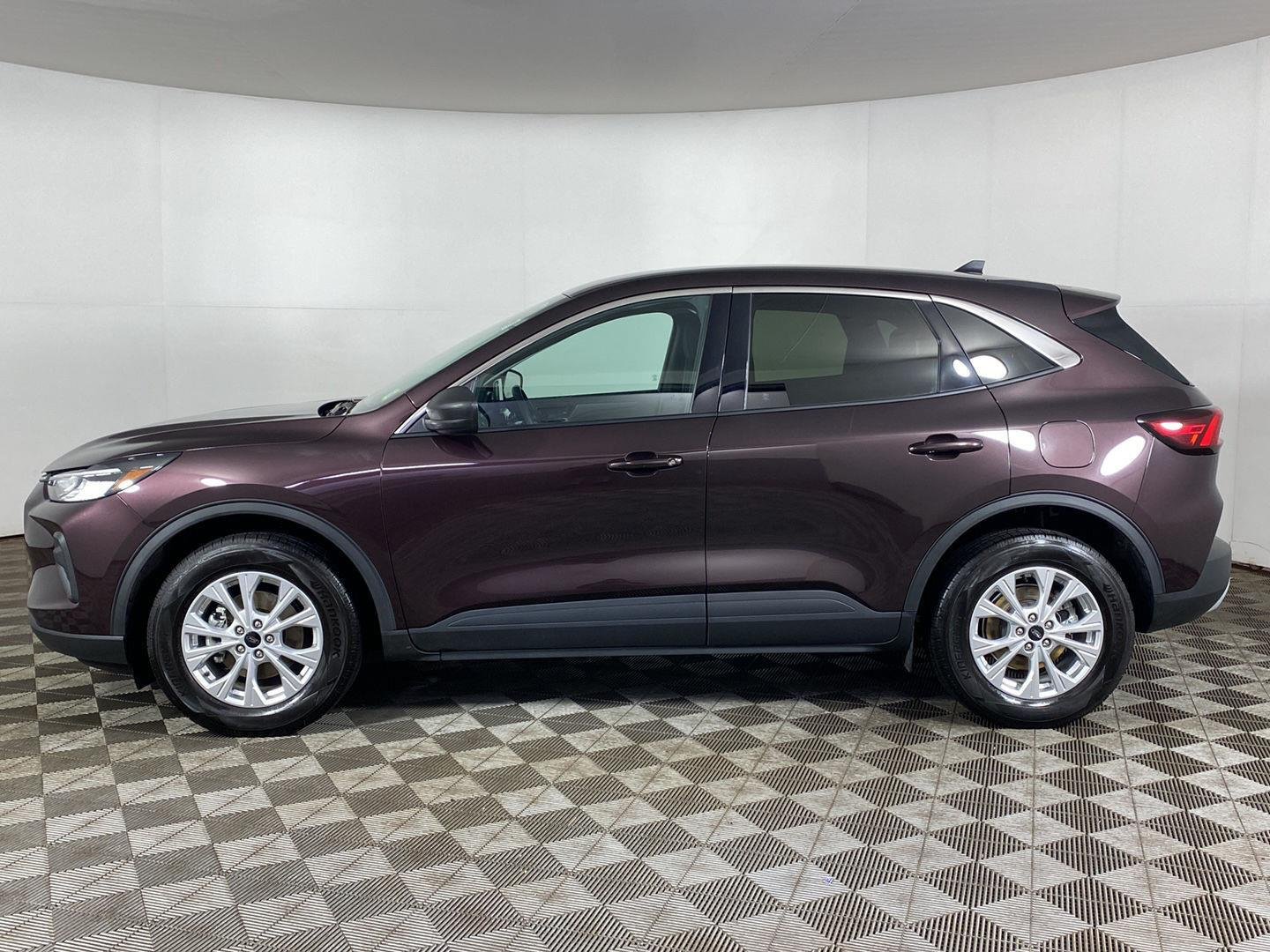 Used 2023 Cinnabar Red Ford Active image 29