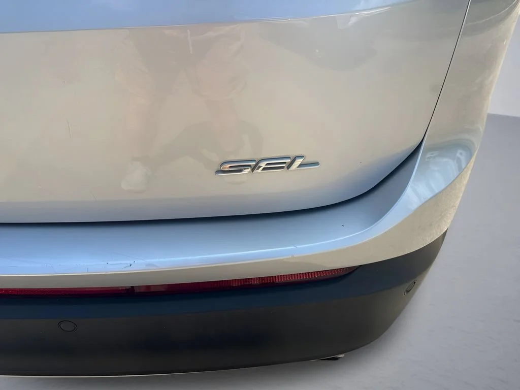 Used 2018  Ford SEL image 34