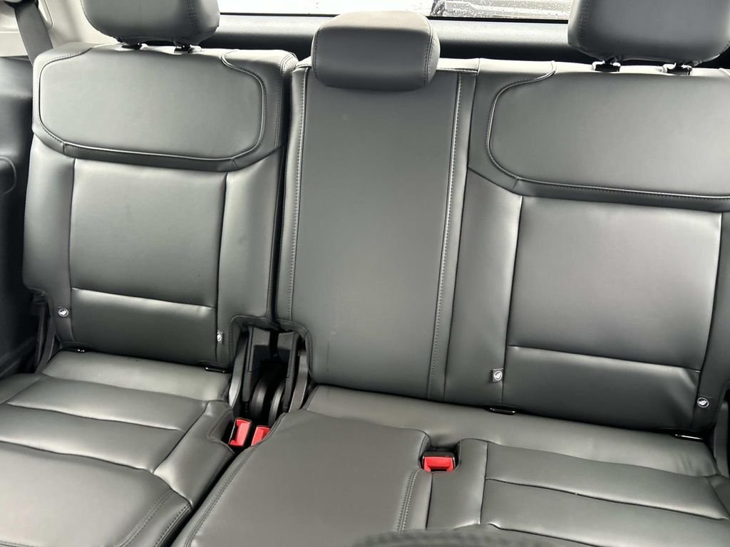 New 2026 Agate Black Metallic Ford Active image 18