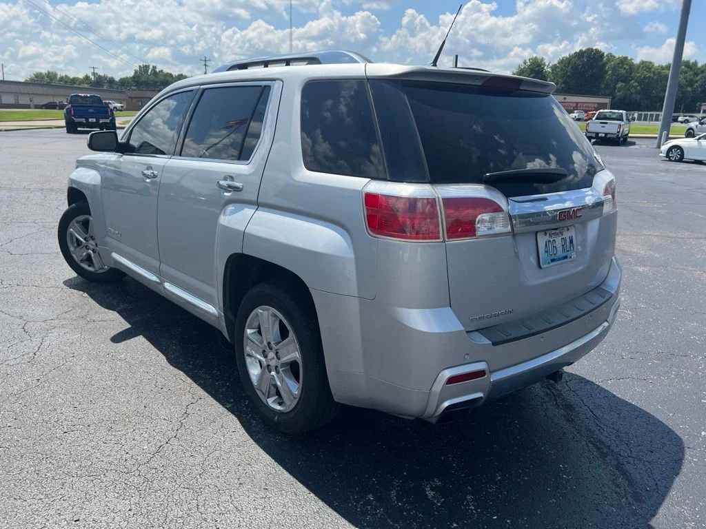 Used 2013 Silver GMC Denali image 5