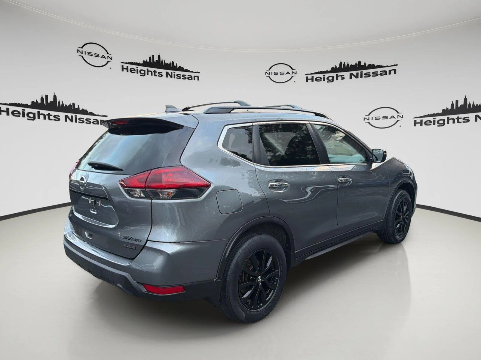 Used 2018 Gun Metallic Nissan SV image 5