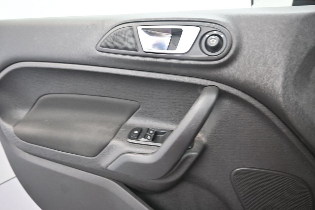 Used 2015 Red Ford SE image 12