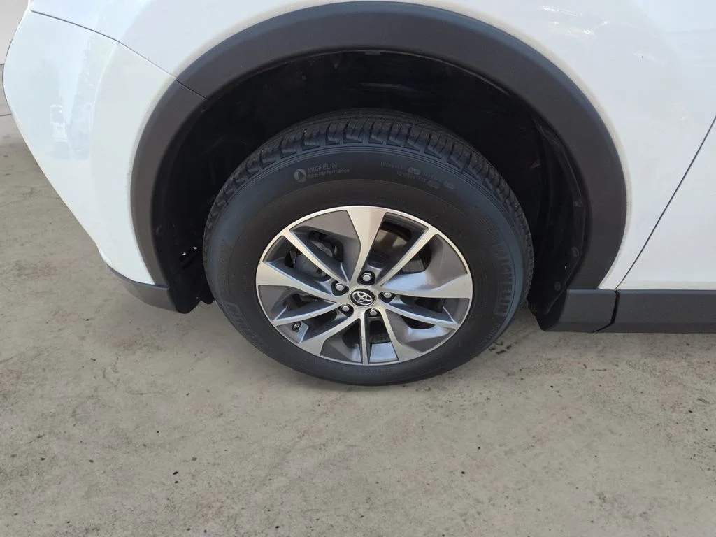 Used 2016 White Toyota XLE image 9