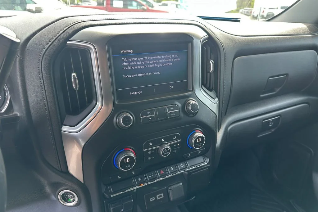 Used 2021 SILVER ICE METALLIC Chevrolet RST image 18