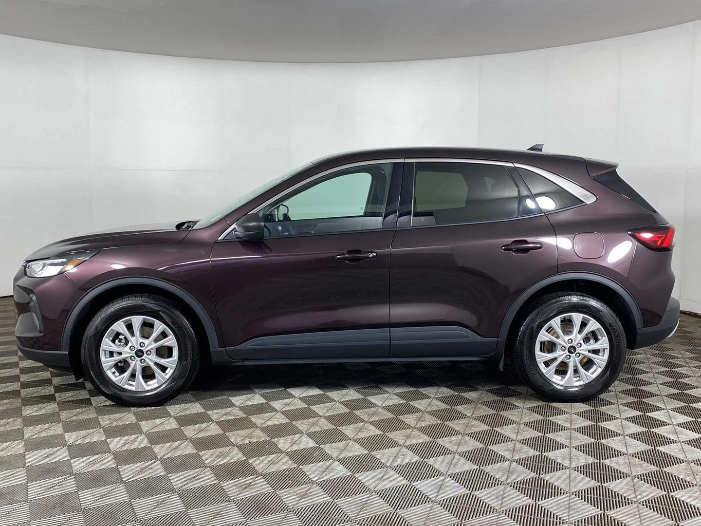 Used 2023 Cinnabar Red Ford Active image 29