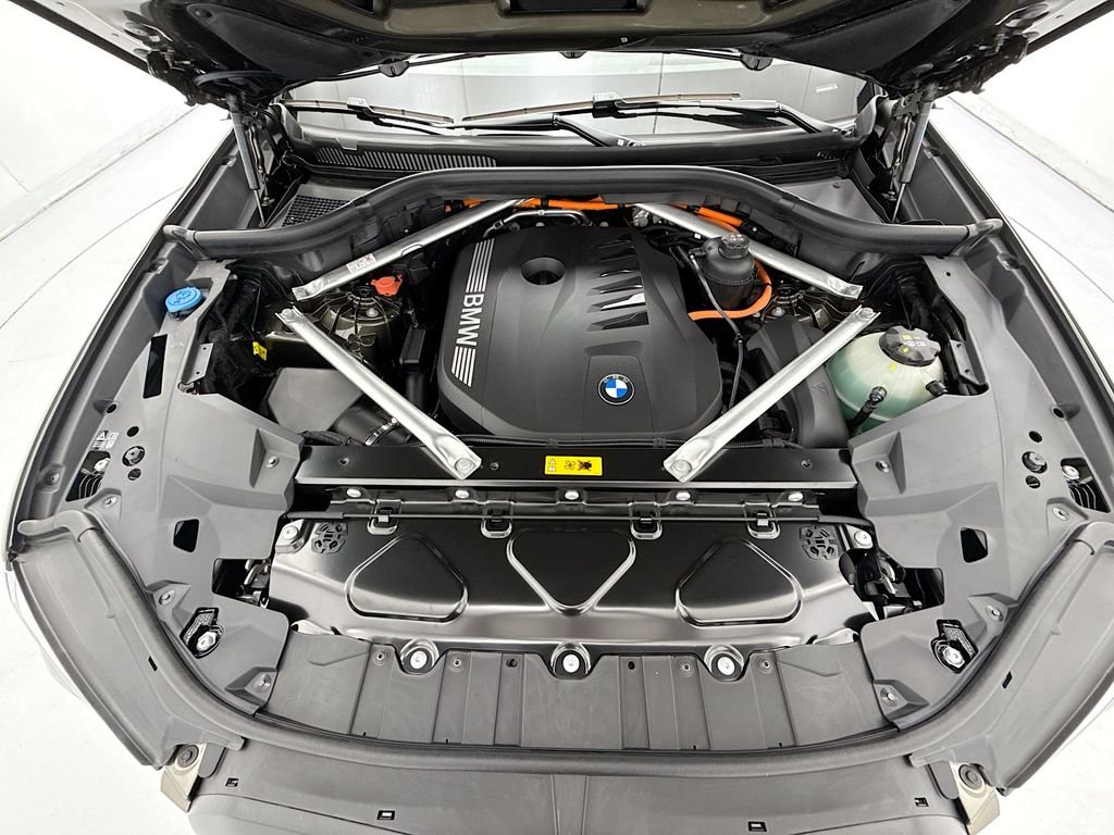 New 2026 Green Metallic BMW xDrive50e image 28