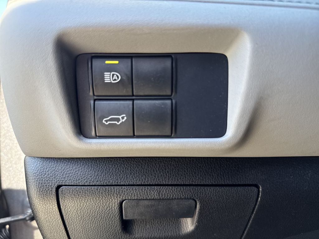 2021 Toyota Highlander XLE - Photo 19