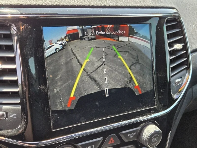 Used 2020 Diamond Black Crystal Pearlcoat Jeep Altitude image 21