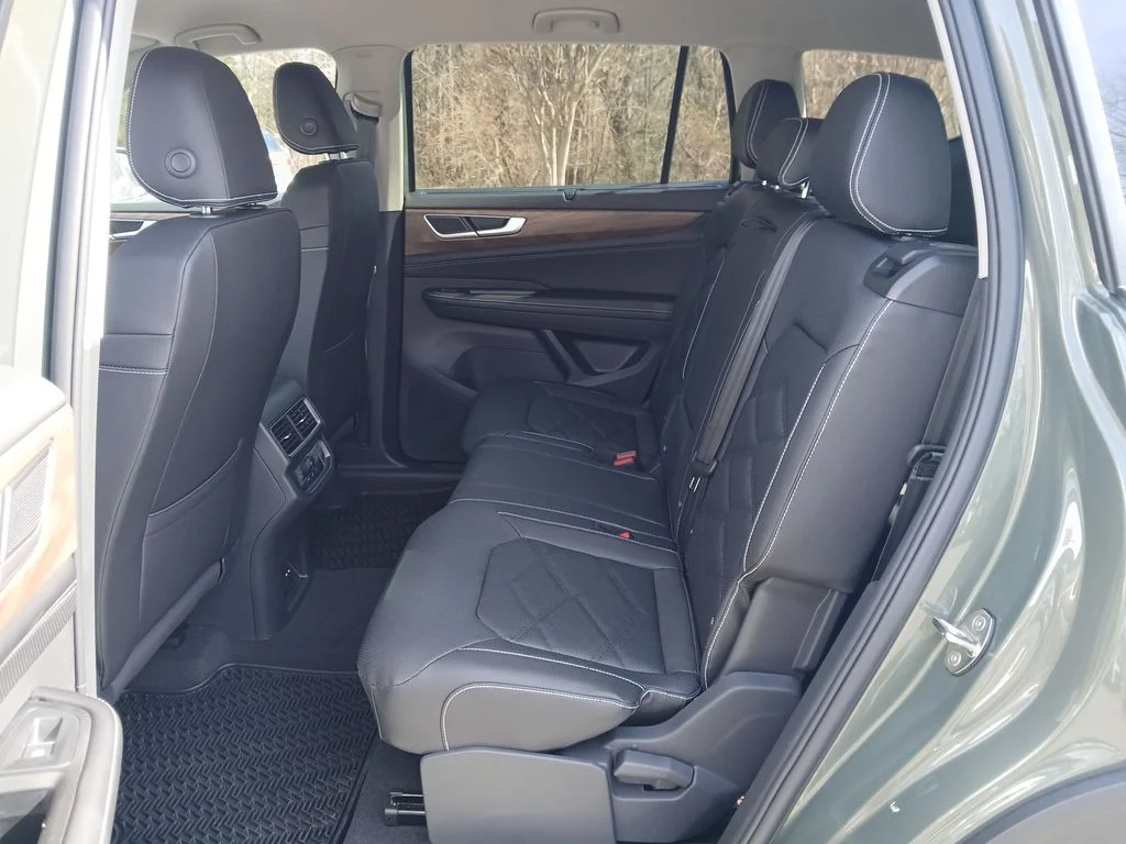 New 2026 Green Volkswagen 2.0T SE w/Technology image 23