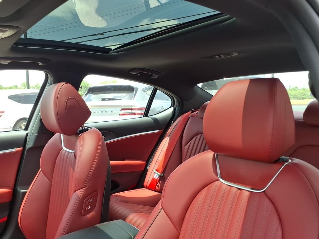 New 2026 Silver Genesis 3.3T Sport Prestige image 15