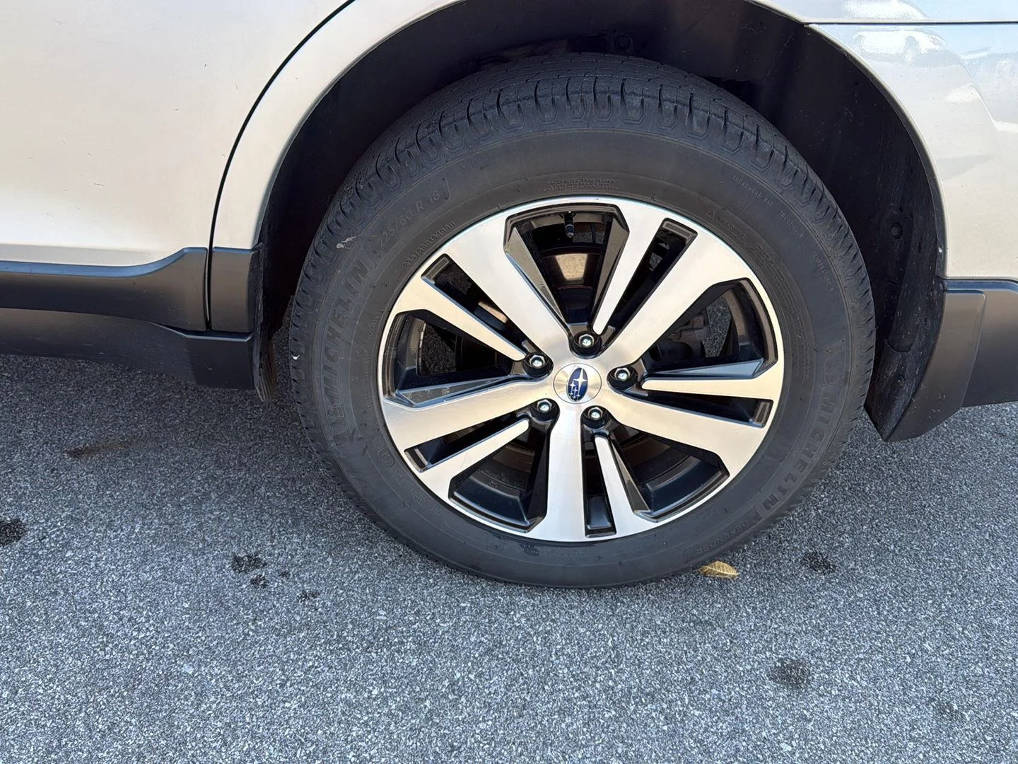 Used 2019 Ice Silver Metallic Subaru Limited image 16