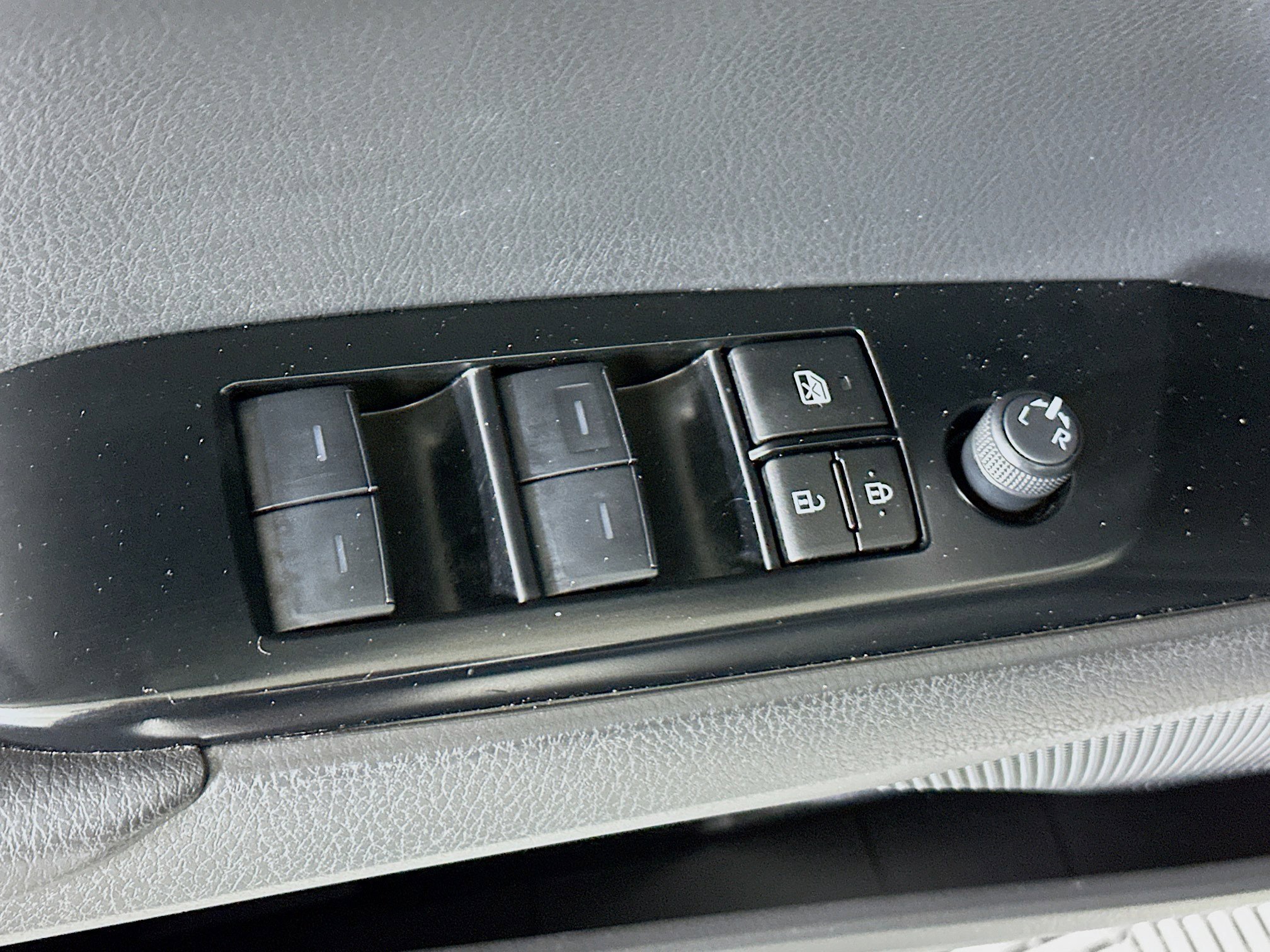 Certified Used 2025 Ice Toyota SE image 14