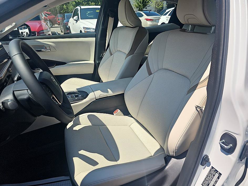 Used 2023 Oxygen White Toyota Limited image 16