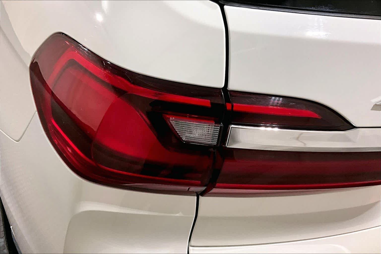 Used 2021 Alpine White BMW xDrive40i image 27
