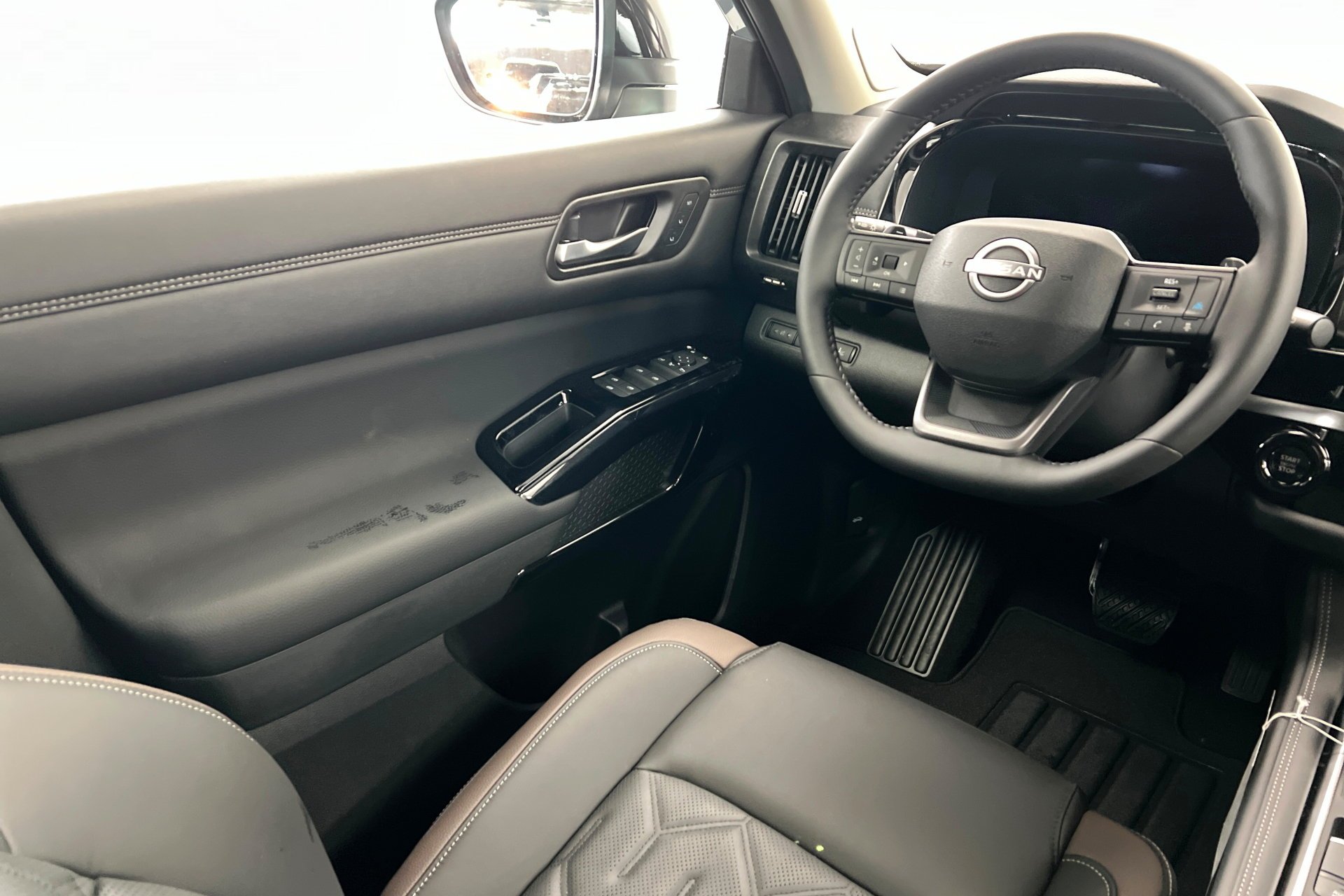 2026 Nissan Pathfinder Platinum - Photo 12