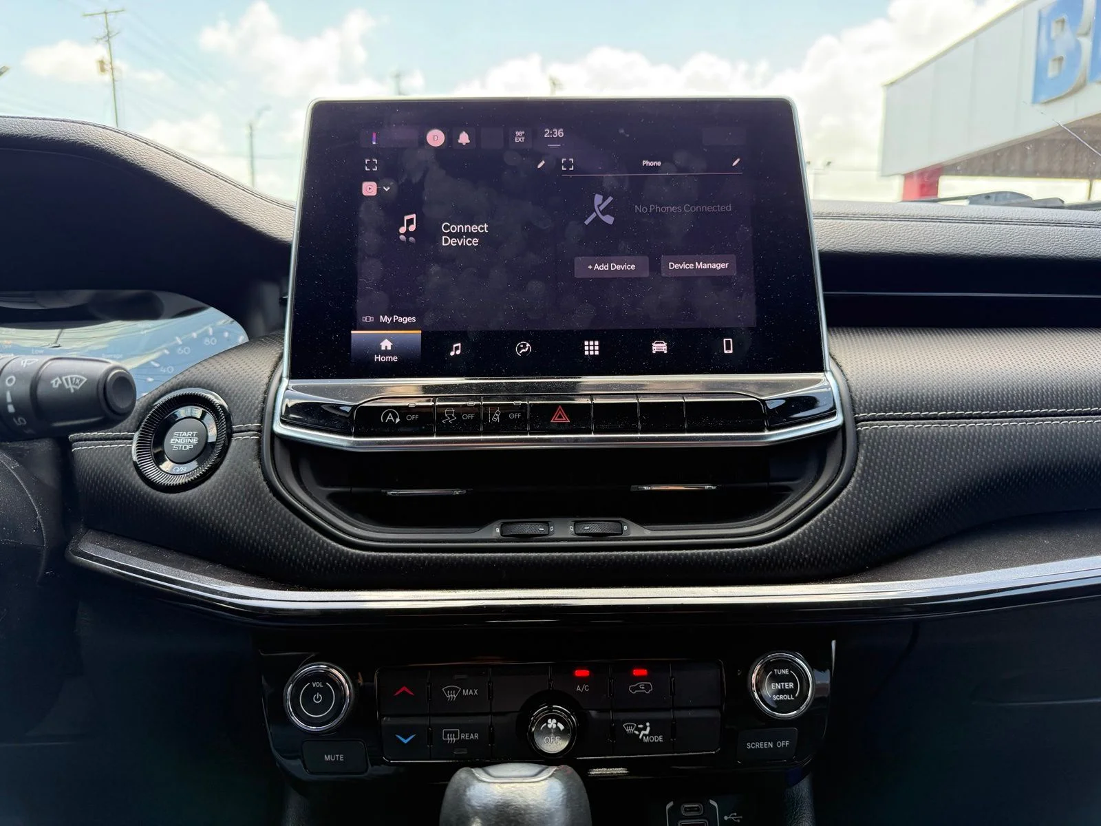 Used 2023 White Jeep Latitude image 7