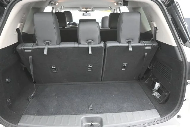 Used 2022 White Nissan SL image 14