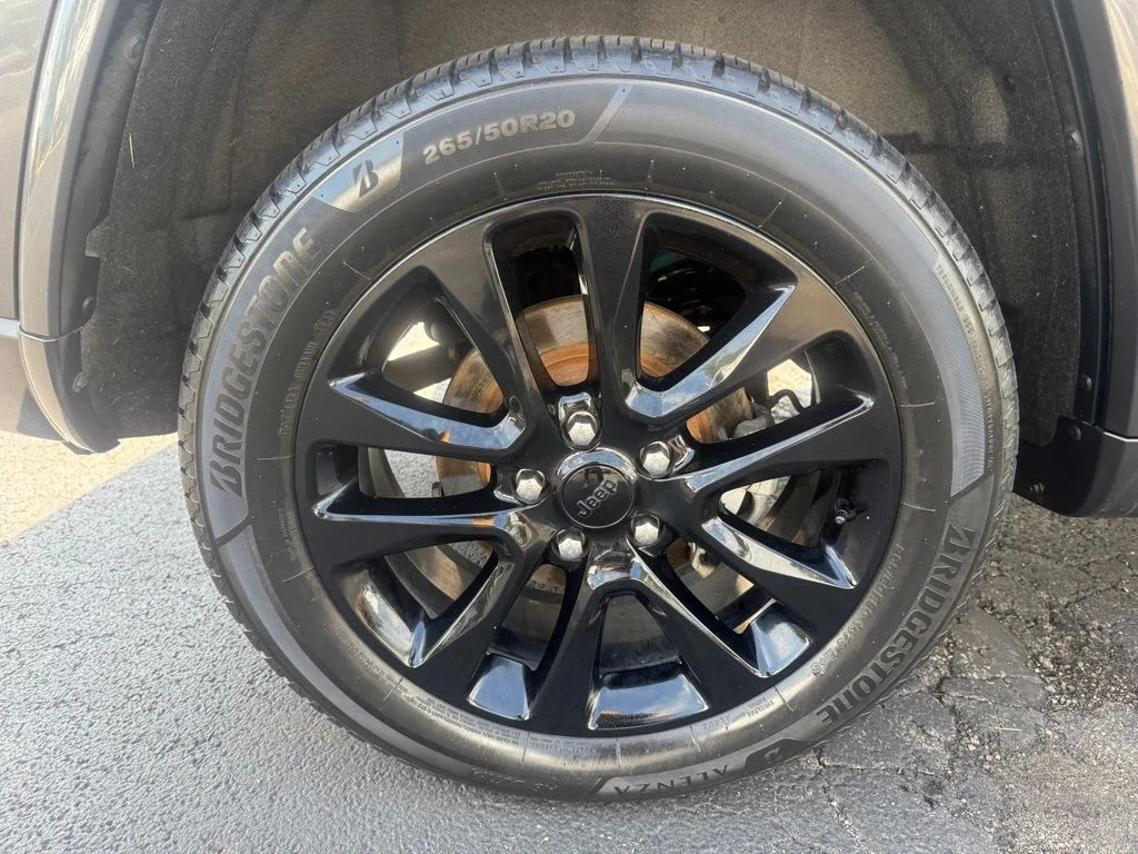 Used 2018 Gray Jeep Altitude image 42