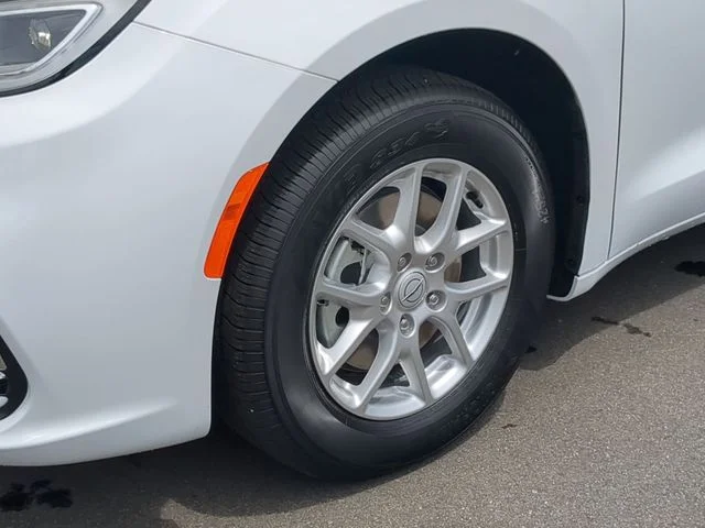 2026 Chrysler Pacifica Select - Photo 25