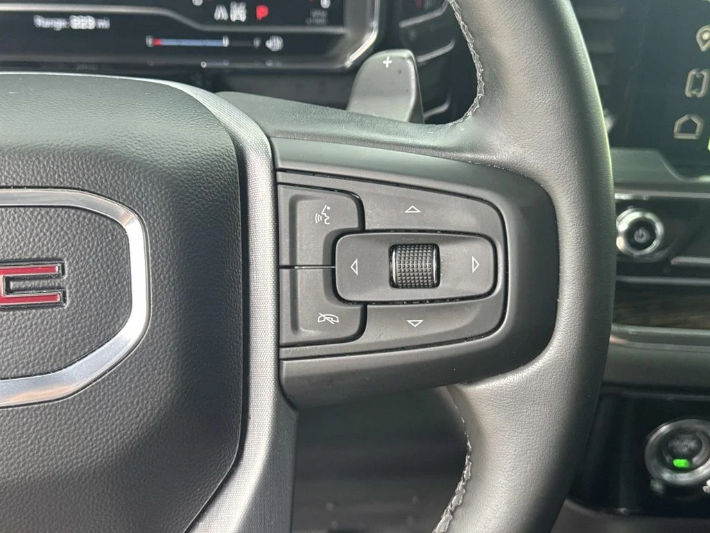 Used 2024 White GMC Elevation image 23