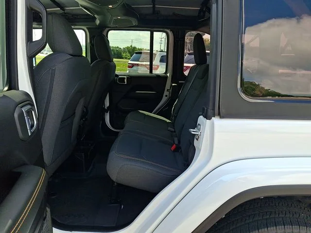 Used 2025 White Jeep Sahara image 10