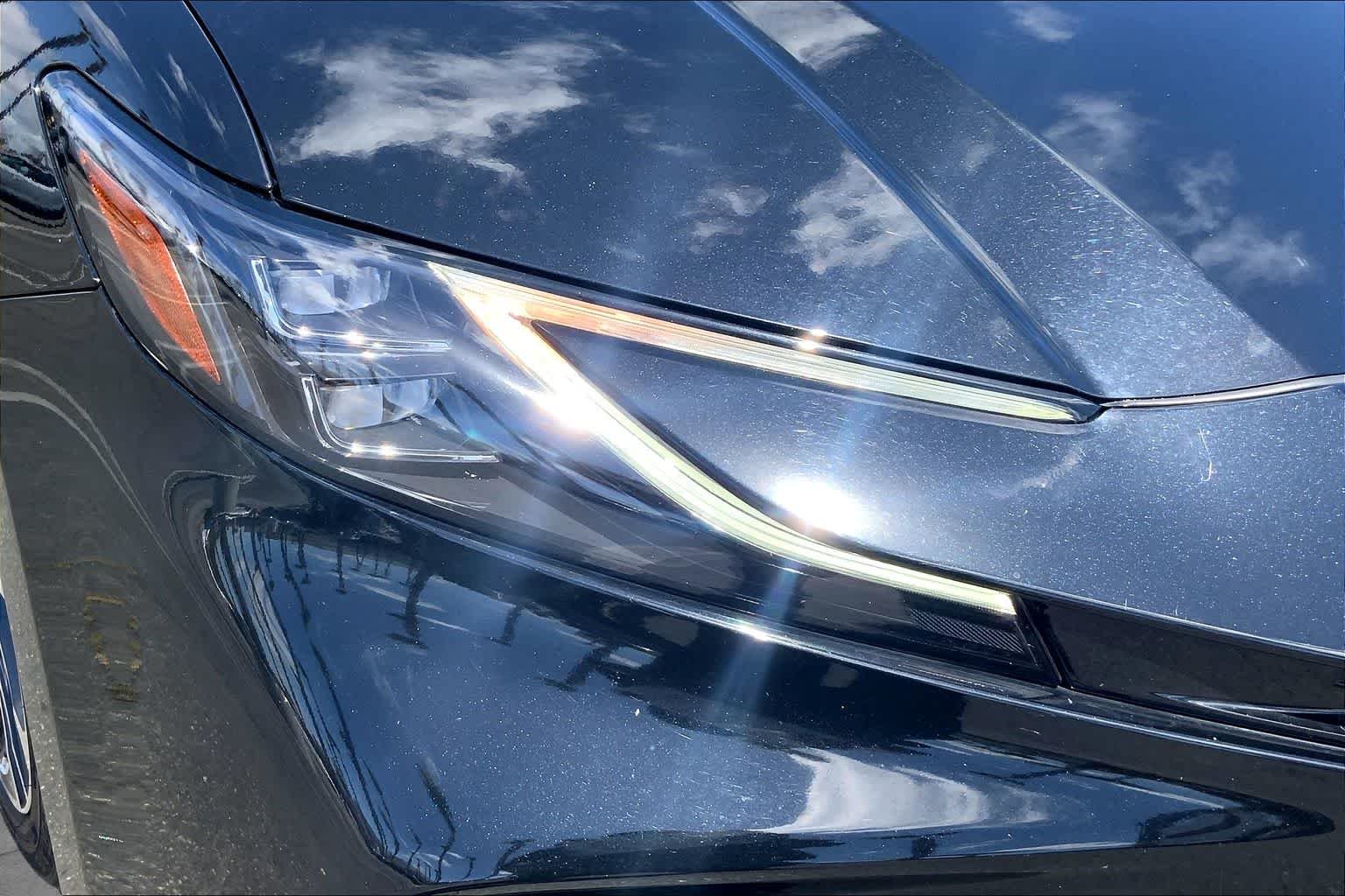 Used 2025 Midnight Black Metallic Toyota XLE image 27