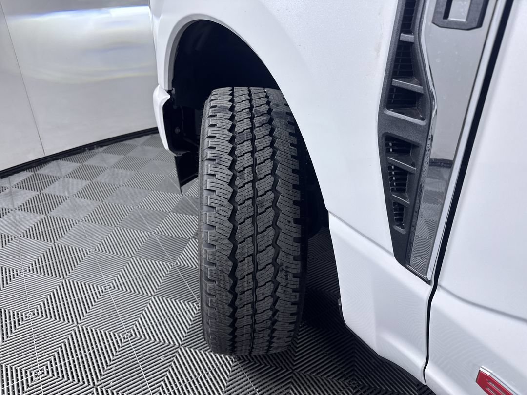 New 2027 Star White Metallic Tri-Coat Ford Platinum image 28